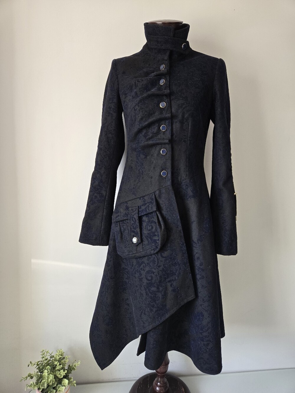 Mariagrazia Panizzi Italian Victorian Black Floral Jacquard Dress Coat. Size 42